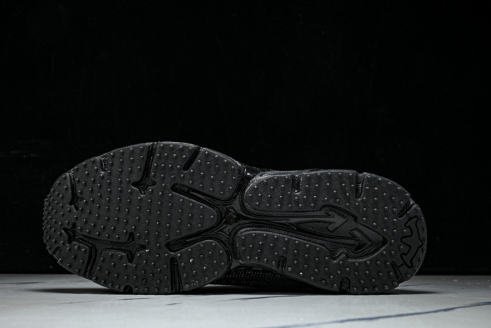 C/O​ SNEAKERS CO-047