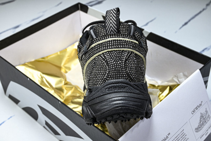 C/O​ SNEAKERS CO-047