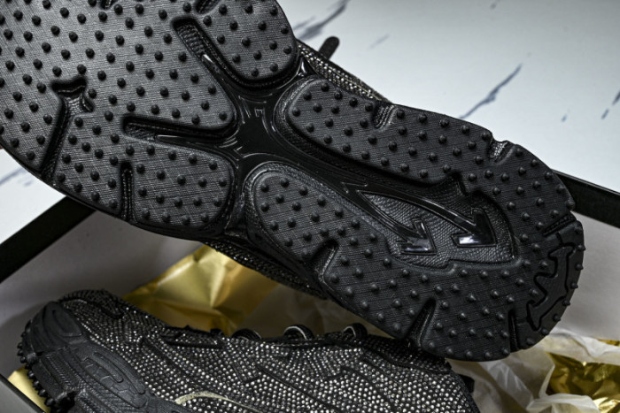 C/O​ SNEAKERS CO-047