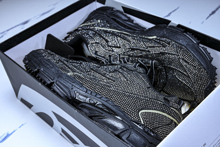 C/O​ SNEAKERS CO-047