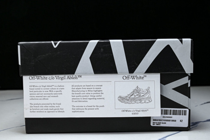 C/O​ SNEAKERS CO-047