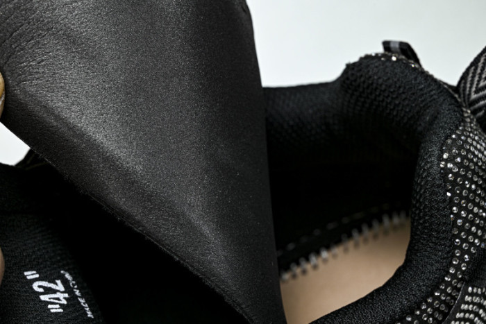 C/O​ SNEAKERS CO-047