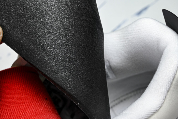 Air Jordan 4“Flight Club”Sail/Black-University Red IM4002-100