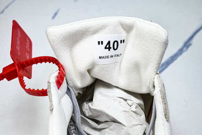 C/O​ SNEAKERS CO-043