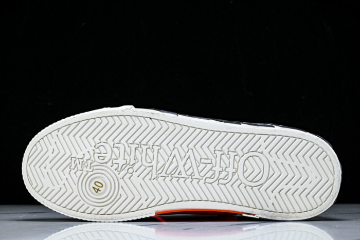 C/O​ SNEAKERS CO-043