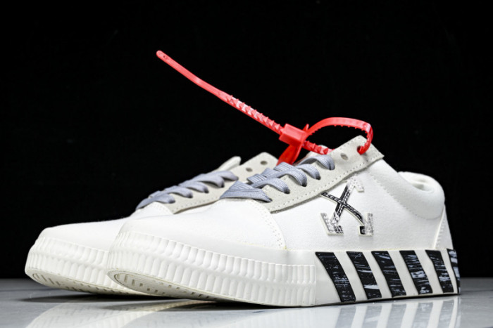 C/O​ SNEAKERS CO-043