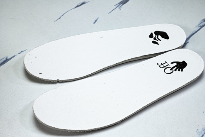 C/O​ SNEAKERS CO-043