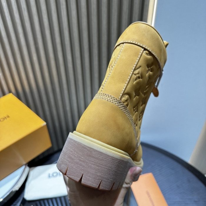 L**V**T* BOOTS LVTBS-040