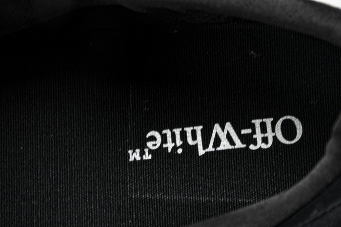 C/O​ SNEAKERS CO-038