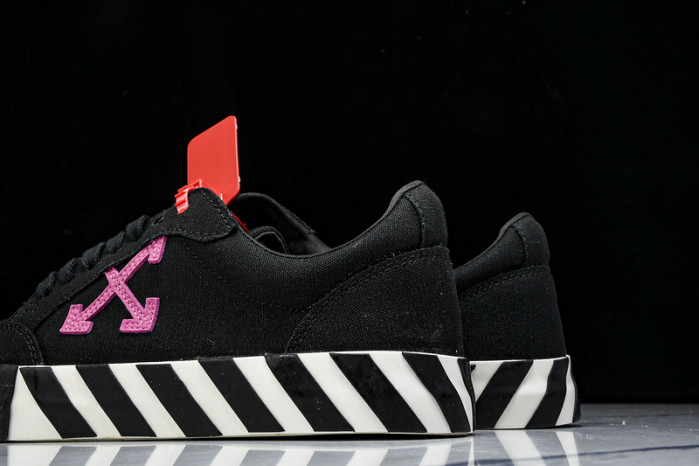 C/O​ SNEAKERS CO-038