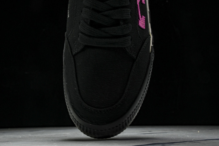 C/O​ SNEAKERS CO-038