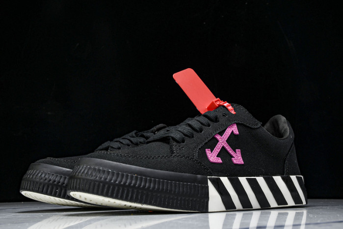 C/O​ SNEAKERS CO-038