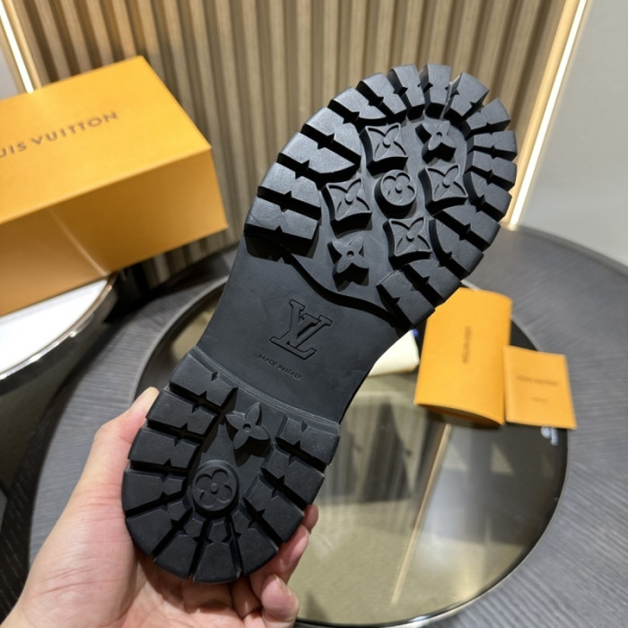 L**V**T* BOOTS LVTBS-044