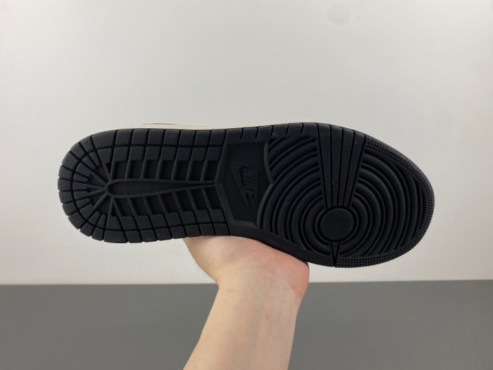 Travis Scott x Fragment Design x Air Jordan 1 Low DM7866-077