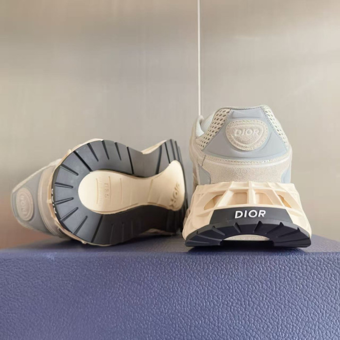 D10r x kaws b35 nxt drb35-002