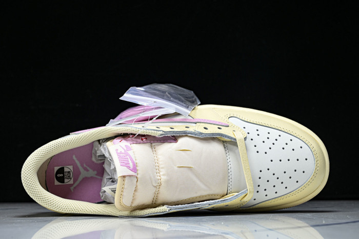 Air Jordan 1 Retro Low OG SP Travis Scott Shy Pink IQ7604-101