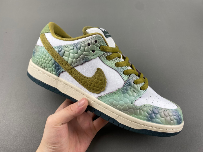 Nike Dunk Low 