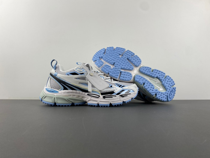 C/O​ SNEAKERS COS-012