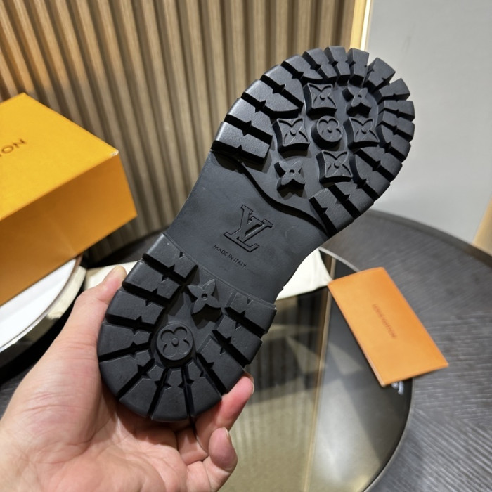 L**V**T* BOOTS LVTBS-039