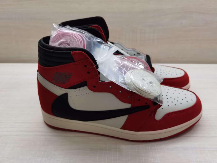 Travis Scott x Air Jordan AJ1 High OG CD4487-100