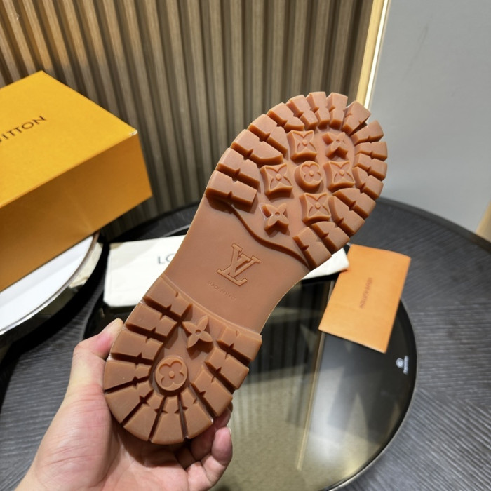 L**V**T* BOOTS LVTBS-043