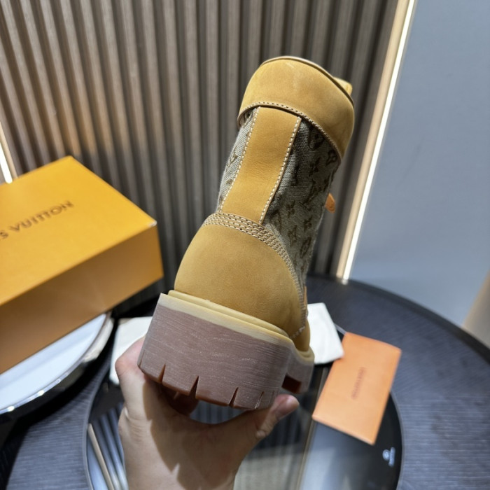 L**V**T* BOOTS LVTBS-043