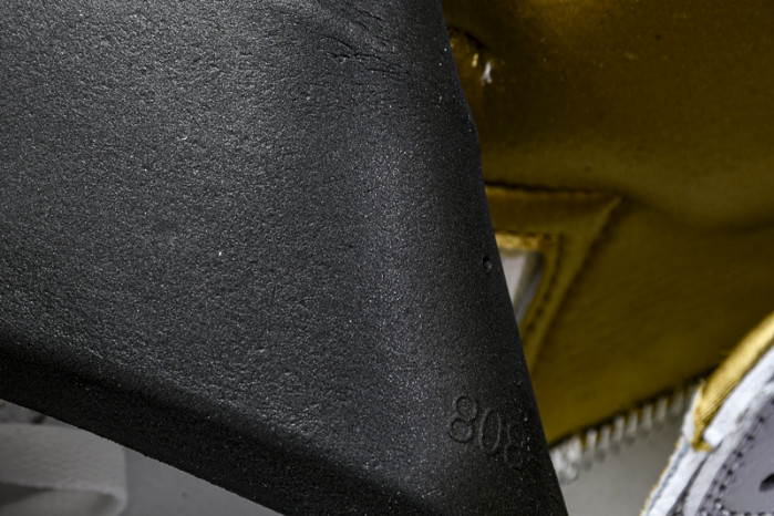 Air Jordan 1 High OG "Metallic Gold" FD2596-107