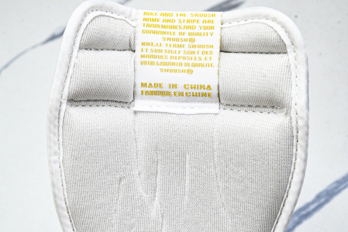 Air Jordan 1 High OG "Metallic Gold" FD2596-107