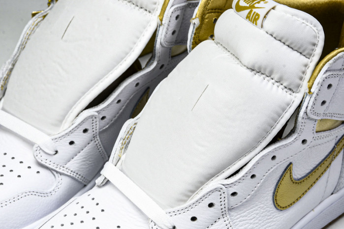 Air Jordan 1 High OG "Metallic Gold" FD2596-107